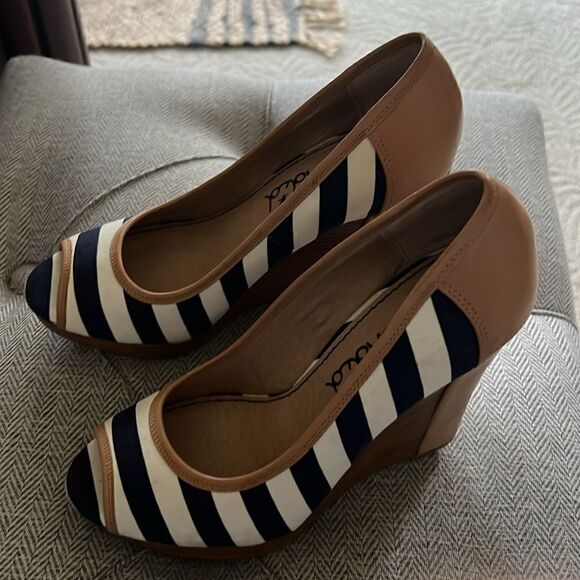 New Splendid Beverly Peep Toe Wedges in Navy & White - Picture 6 of 7
